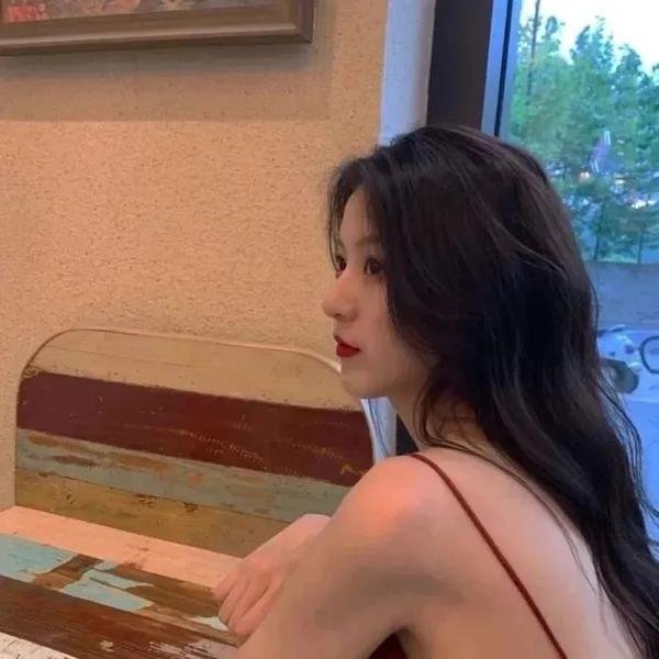 他们都想复活假千金